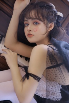 边吃胸边膜下娇喘视频女胸大